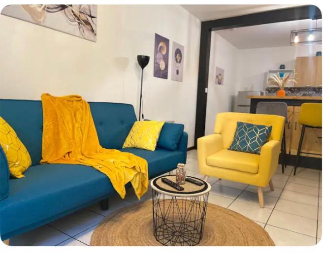 Cosy Atelier Lägenhet Vierzon Exteriör bild